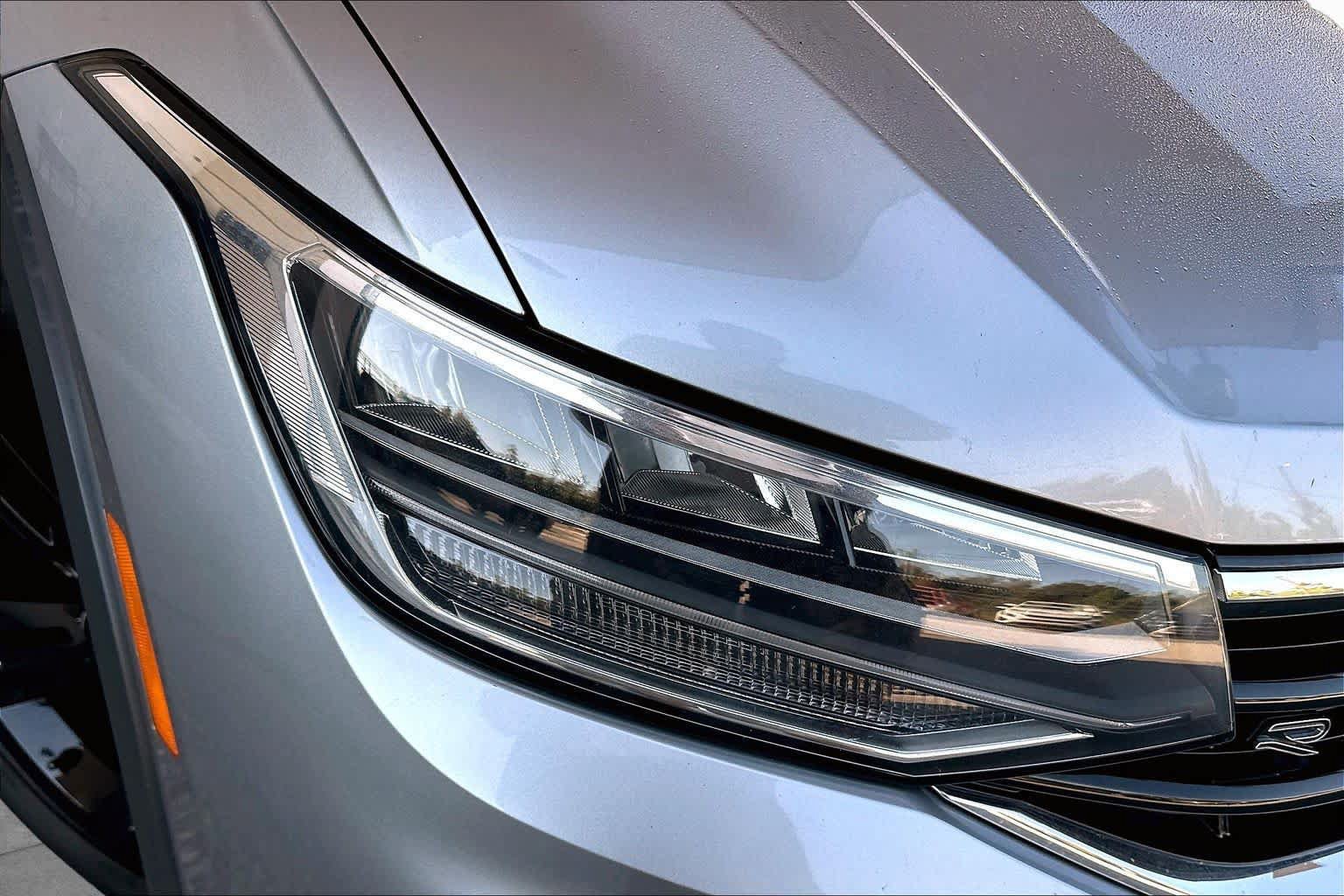 Used 2023 Volkswagen Tiguan SE R-Line FWD image 29