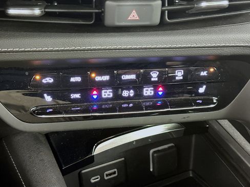 Used 2022 Buick Envision Preferred image 23