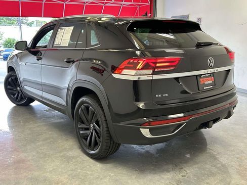 Used 2023 Volkswagen Atlas Cross Sport SE w/ Panoramic Sunroof Package FWD image 4