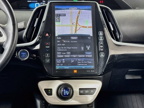 Used 2017 Toyota Prius Prime Advanced FWD image 12