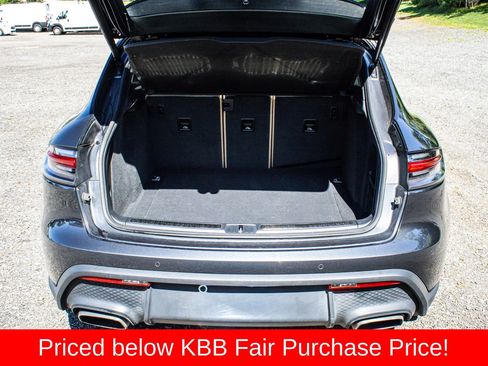 Used 2023 Porsche Macan AWD/4WD image 17