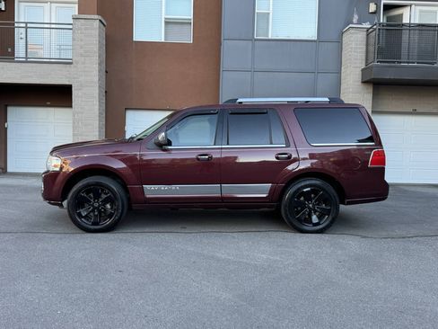 Used 2010 Lincoln Navigator 4WD image 3