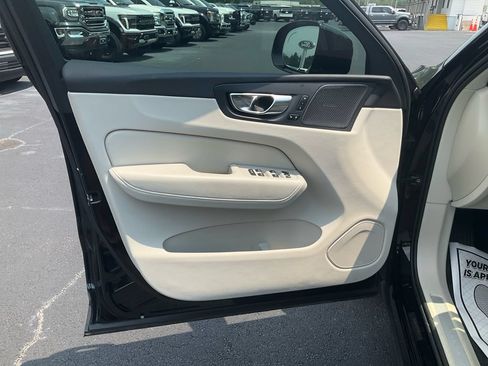 Used 2024 Volvo XC60 B5 Plus w/ Climate Package AWD/4WD image 17