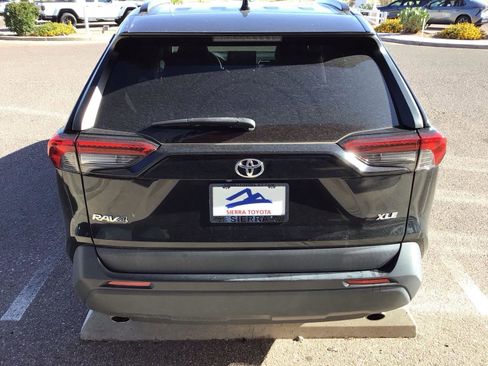 Used 2019 Toyota RAV4 XLE w/ Convenience Package FWD image 5