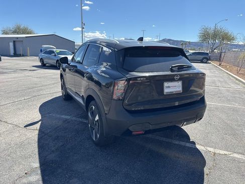 Used 2025 Nissan Kicks SR w/ Illumination Package image 9