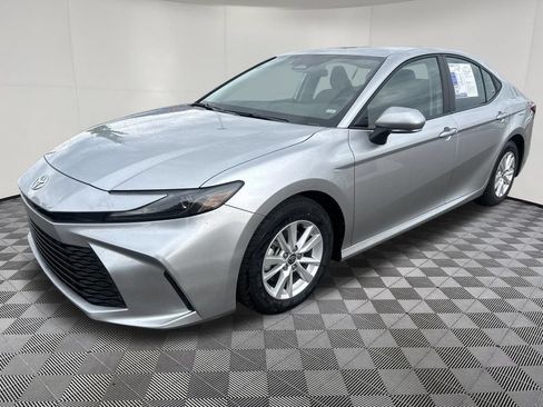 Used 2025 Toyota Camry LE FWD image 3