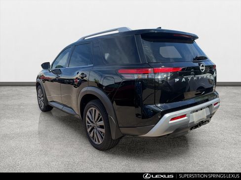 Used 2024 Nissan Pathfinder SL w/ SL Premium Package FWD image 4