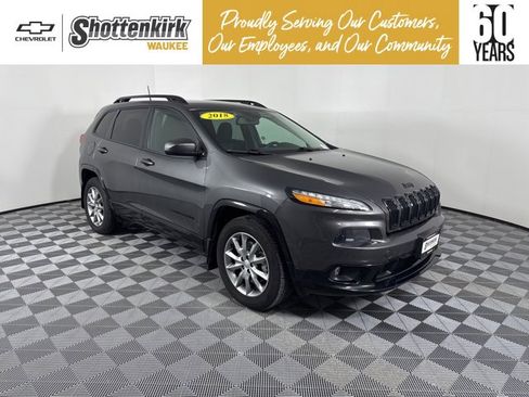 Used 2018 Jeep Cherokee Latitude image 1