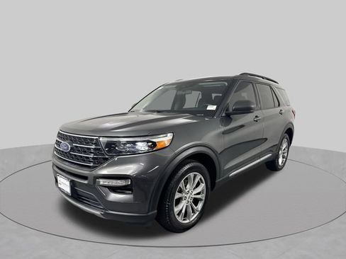 Used 2020 Ford Explorer XLT w/ Equipment Group 202A AWD/4WD image 2