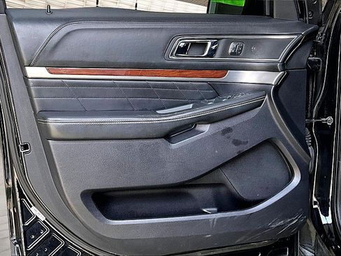 Used 2018 Ford Explorer Platinum AWD/4WD image 14