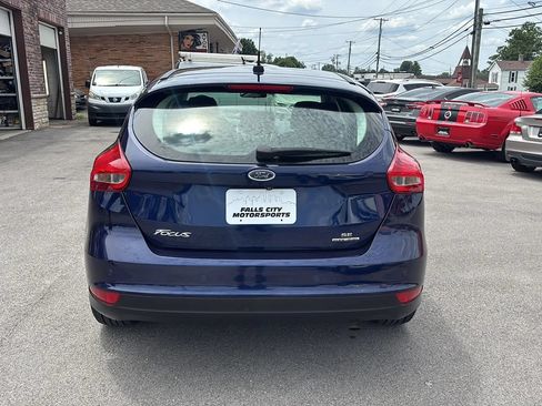 Used 2016 Ford Focus SE w/ Equipment Group 201A FWD image 12