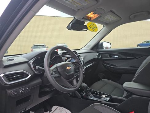 Used 2021 Chevrolet TrailBlazer LT w/ Convenience Package image 12