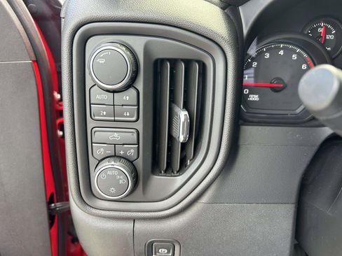 Used 2019 Chevrolet Silverado 1500 Custom Trail Boss w/ Custom Convenience Package AWD/4WD image 18