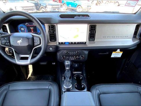 Used 2025 Ford Bronco Outer Banks AWD/4WD image 12