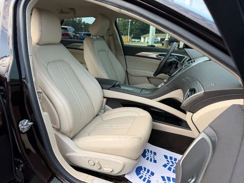 Used 2020 Lincoln MKZ FWD image 14