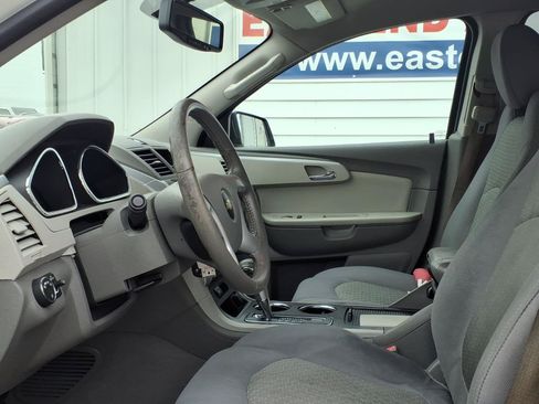 Used 2012 Chevrolet Traverse LT FWD image 8
