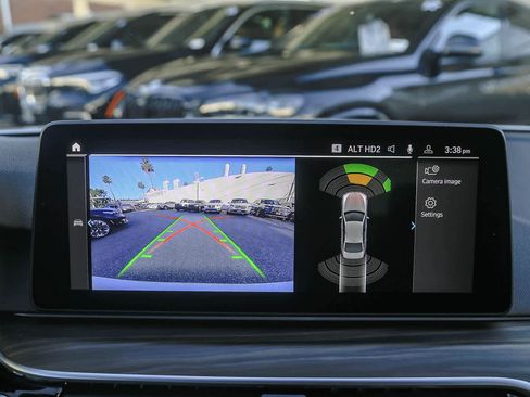 Certified 2023 BMW 530e w/ Convenience Package image 21