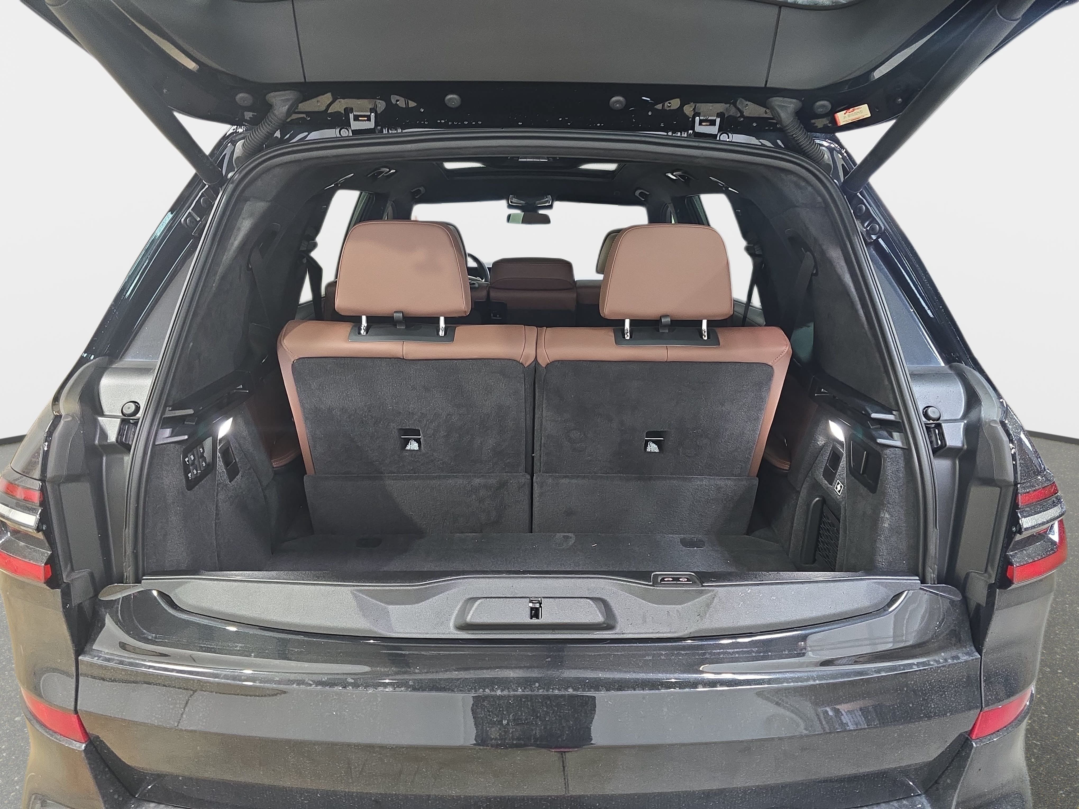Used 2024 BMW X7 M60i w/ Climate Comfort Package AWD/4WD image 28