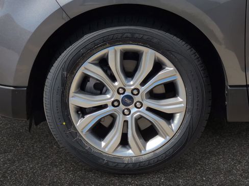 Used 2022 Ford Edge Titanium w/ Equipment Group 301A image 9