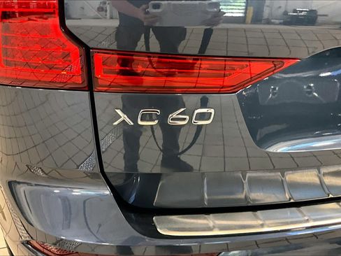Used 2024 Volvo XC60 B5 Ultimate w/ Climate Package AWD/4WD image 31
