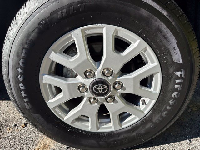 Used 2025 Toyota Tacoma SR5 AWD/4WD image 9