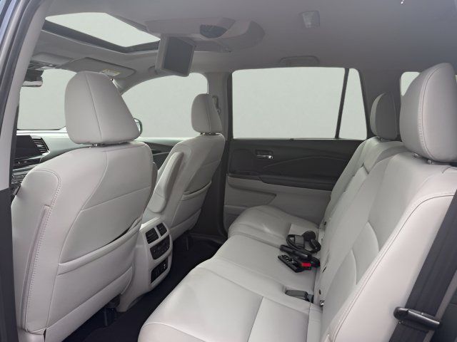 Used 2021 Honda Pilot Touring image 10