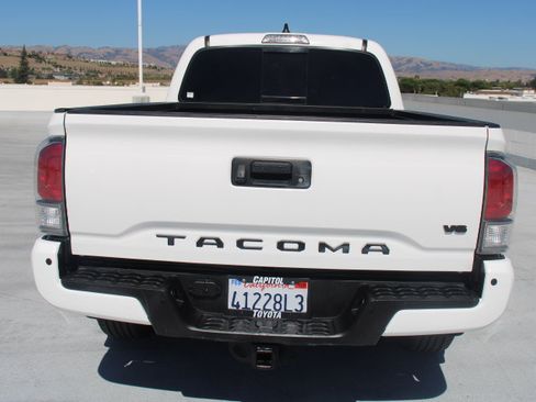 Certified 2022 Toyota Tacoma TRD Sport w/ Technology Package RWD image 4