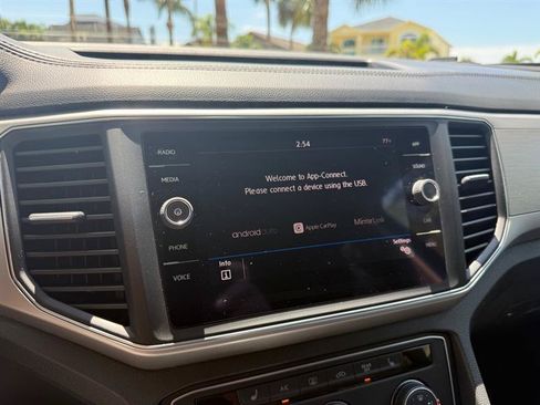 Used 2018 Volkswagen Atlas SE FWD image 23