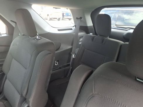 Used 2024 Ford Explorer XLT RWD image 10