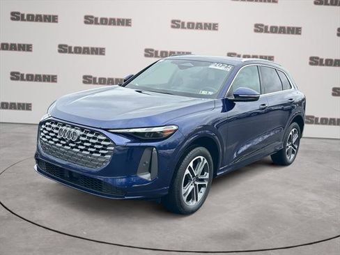 Certified 2025 Audi Q5 Premium w/ Convenience Package image 1