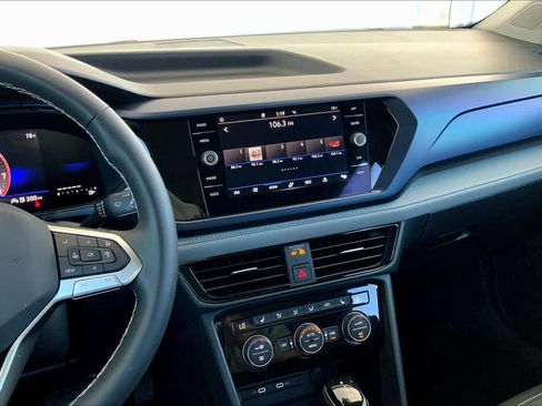 Used 2024 Volkswagen Taos SE w/ Panoramic Sunroof Package image 7