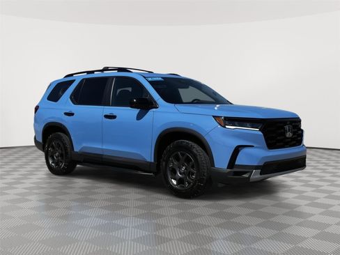 Certified 2024 Honda Pilot TrailSport image 1