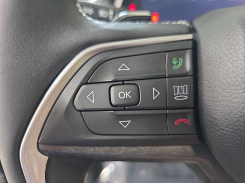 Used 2023 Jeep Grand Cherokee L Limited AWD/4WD image 19