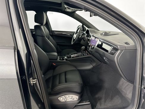 New 2026 Porsche Macan image 28