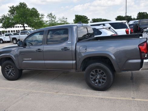 Used 2020 Toyota Tacoma SR5 RWD image 7
