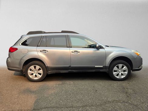 Used 2011 Subaru Outback 2.5i Premium AWD/4WD image 2