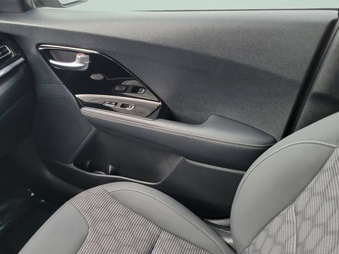 Used 2022 Kia Niro LXS FWD image 13