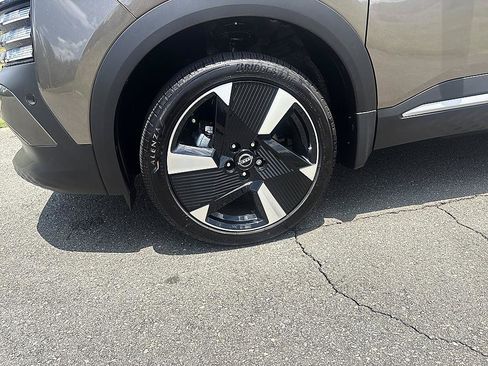 Certified 2026 Nissan Kicks SR FWD image 9