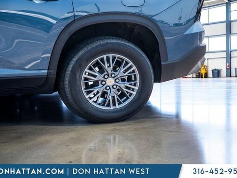 Used 2025 Chevrolet Traverse LT FWD image 41