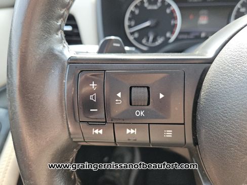 Used 2024 Nissan Rogue SV w/ SV Premium Package FWD image 12