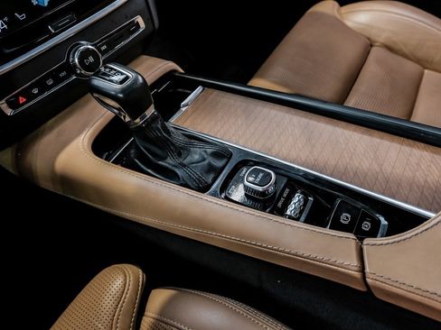 Used 2017 Volvo S90 T6 Inscription w/ Vision Package image 32