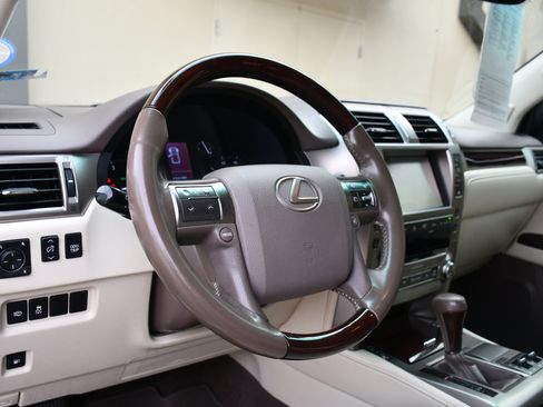Used 2019 Lexus GX 460 image 8