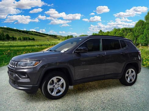 Certified 2023 Jeep Compass Latitude AWD/4WD image 2