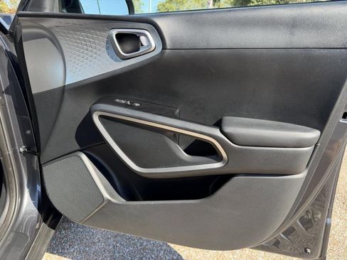 Used 2023 Kia Soul S image 22