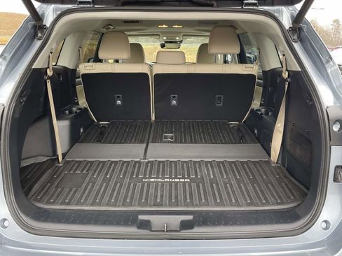Used 2020 Toyota Highlander XLE image 30