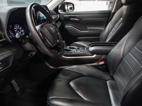 Used 2021 Toyota Highlander XLE image 20