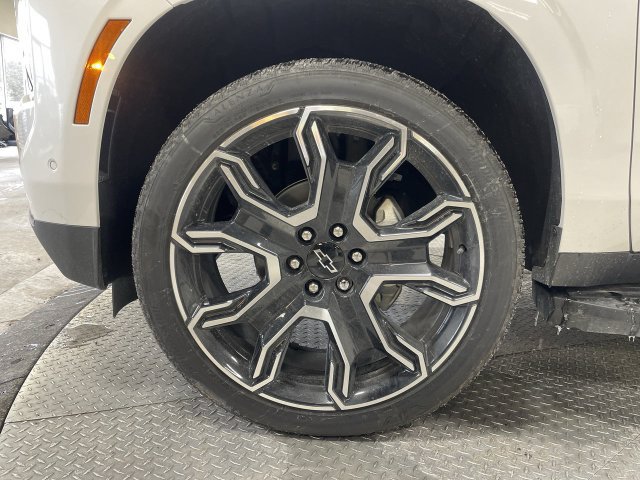 Used 2025 Chevrolet Suburban RST w/ RST Capability Package AWD/4WD image 16
