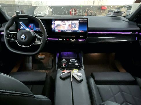 Used 2026 BMW 530i w/ Premium Package RWD image 17