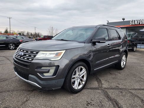 Used 2016 Ford Explorer XLT w/ Equipment Group 202A image 7