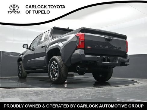 Used 2025 Toyota Tacoma TRD Sport AWD/4WD image 43